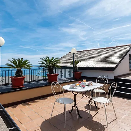 Dépendance La Terrazza With Stunning Seaview Apartamento